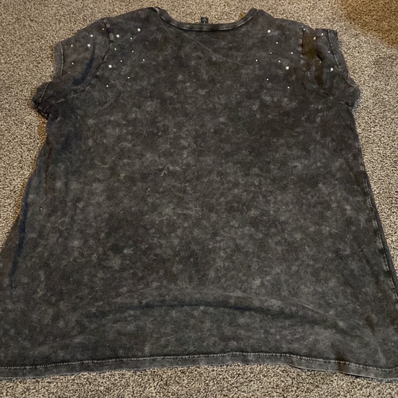 Torrid Tee with Pearl embellishment - Picture 5 of 5